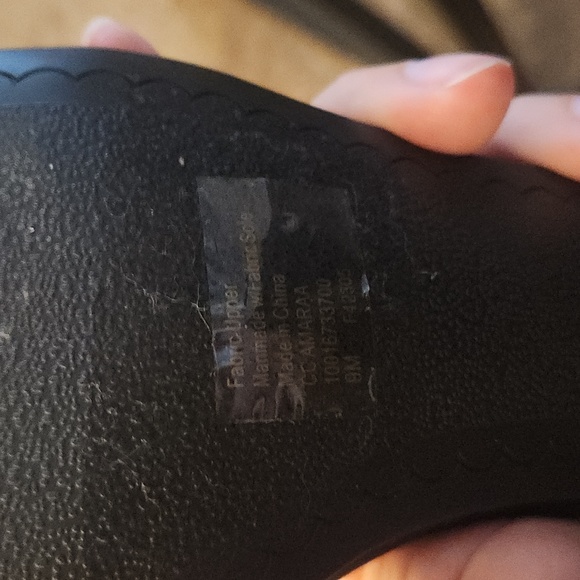 Size 9 black womens heels with pearl details - Picture 2 of 3